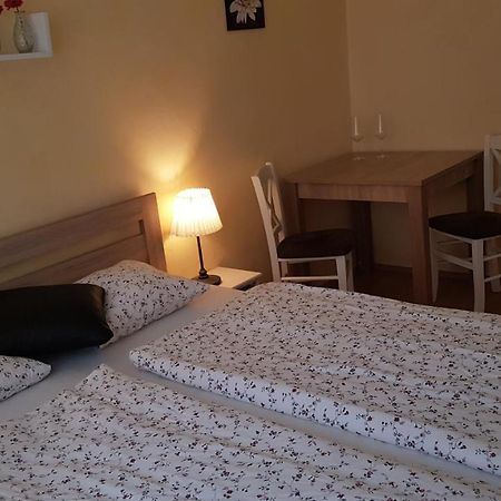 Appartement Apartman Lotos à Mikulov Extérieur photo