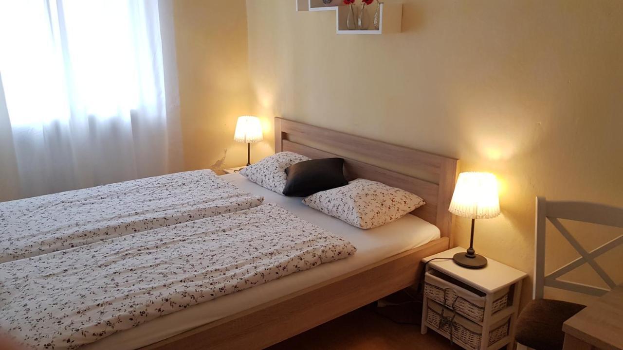 Appartement Apartman Lotos à Mikulov Extérieur photo